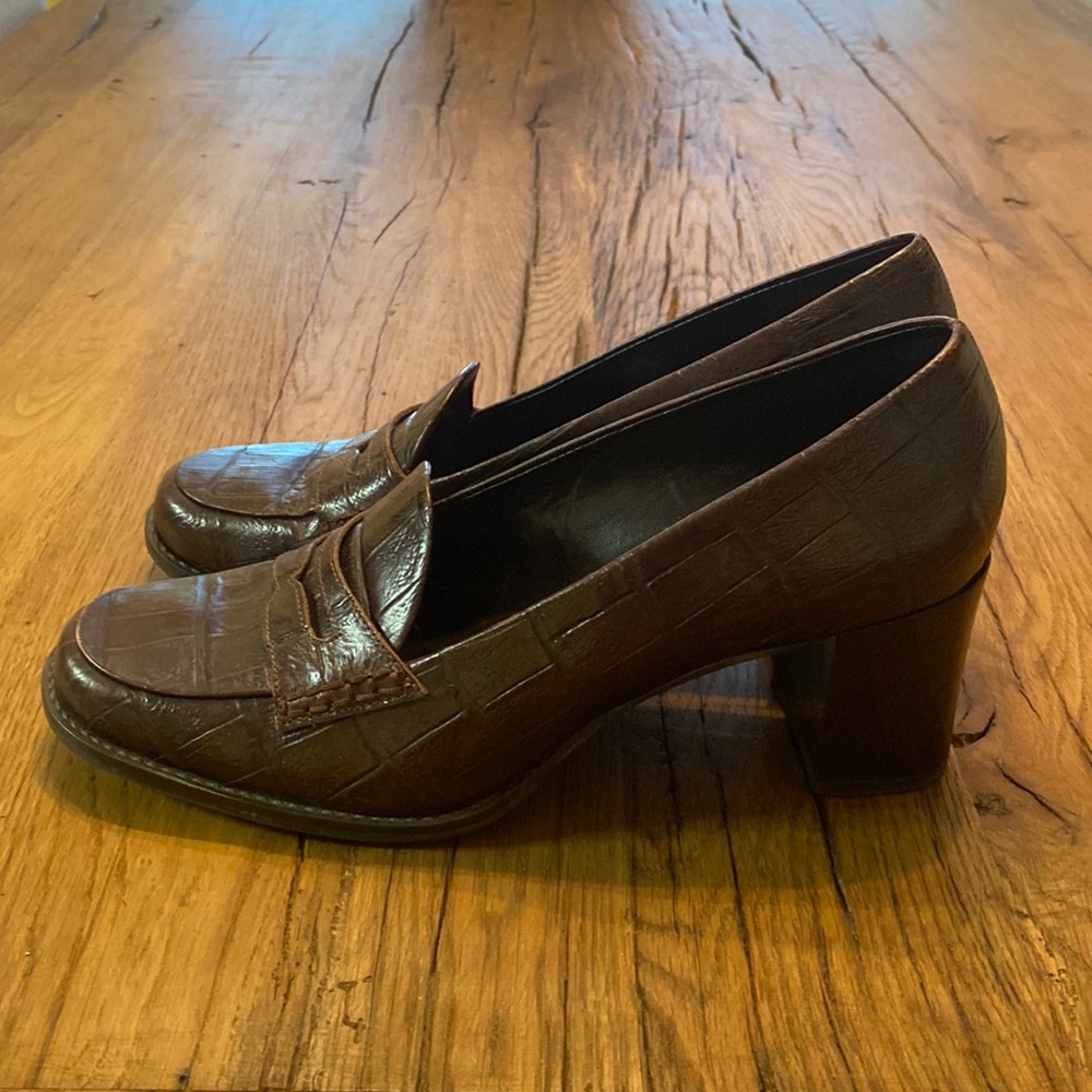 Ladies Franco Sarto Leather pump in size 8